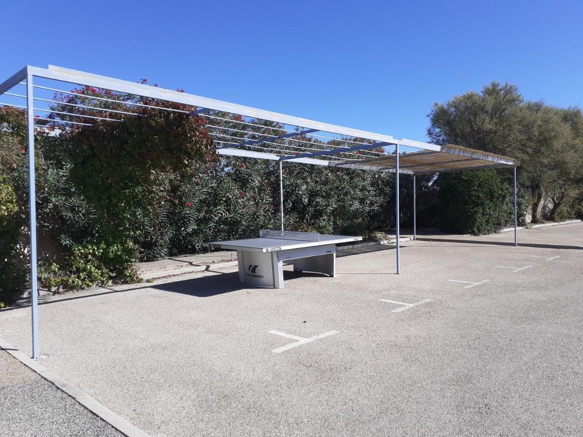 Sous Le Soleil Des Alpilles Lägenhet Mouries Exteriör bild