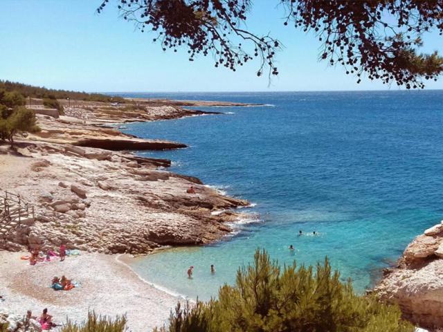 Sous Le Soleil Des Alpilles Lägenhet Mouries Exteriör bild